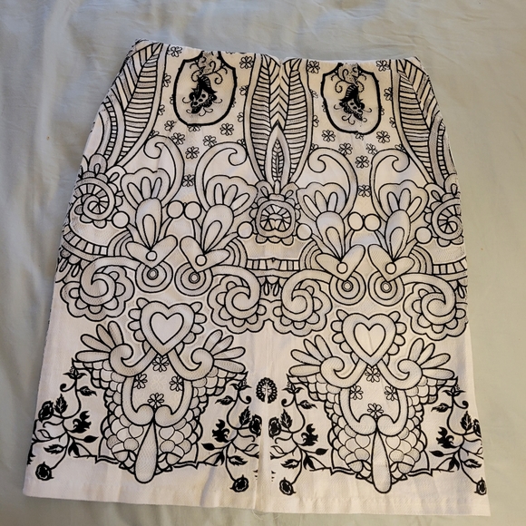 One of a kind white and black skirt - Picture 2 of 6